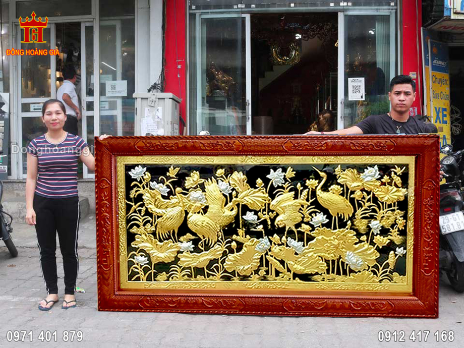 Tranh sen hạc mạ vàng 24K mang ý nghĩa may mắn, trường thọ